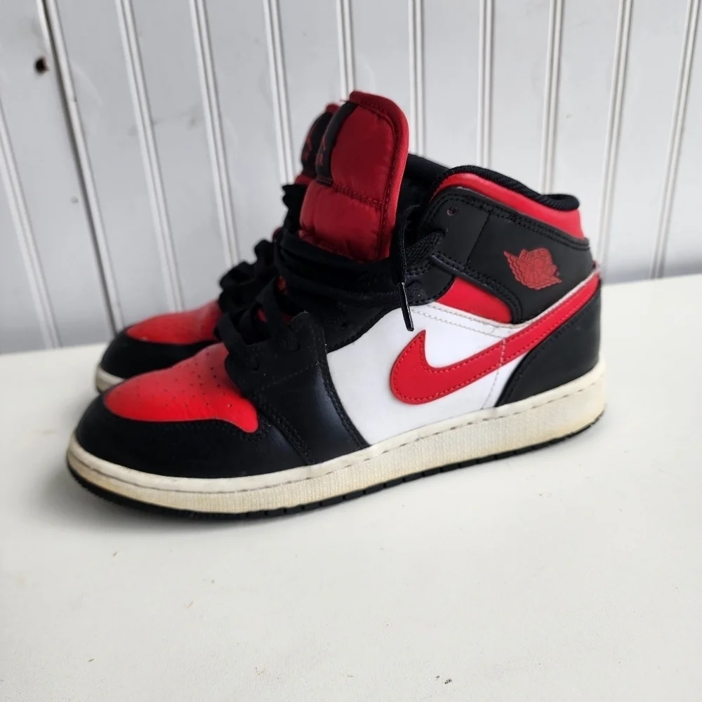 Nike Boys Air Jordan 1 Red 554725-079 Black Basketball Shoes Sneakers Size 6.5Y